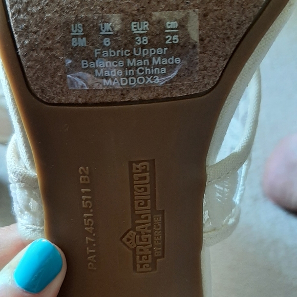Fergalicuous Heel Sandals - Size 8 - Picture 4 of 4
